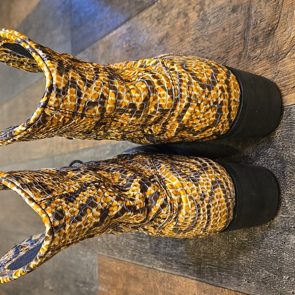 Retro Snakeskin Leather Boots - Picture 15 of 15